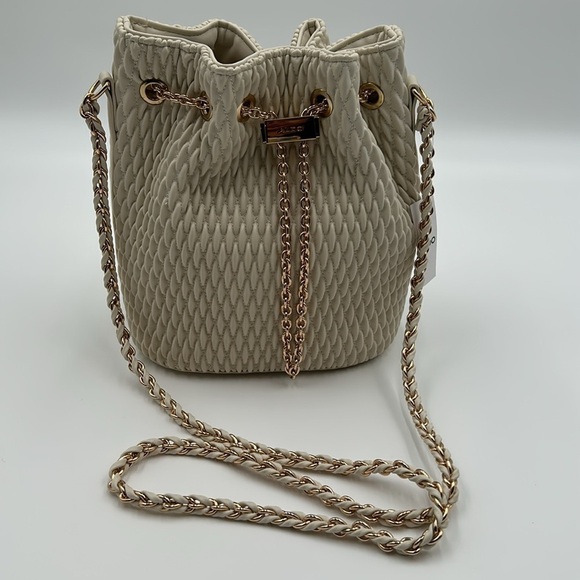 1707- Aldo Natalyaa Beige Quilted Bucket Crossbody Bag Vegan Leather NWT - Picture 6 of 13